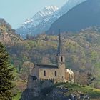 Blick auf die Südrampe, CH-Wallis, und die Schlosskirche Raron. - Bonne année!