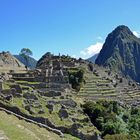 Blick auf die Terrassen von Machu Picchu und zum Huayna Picchu