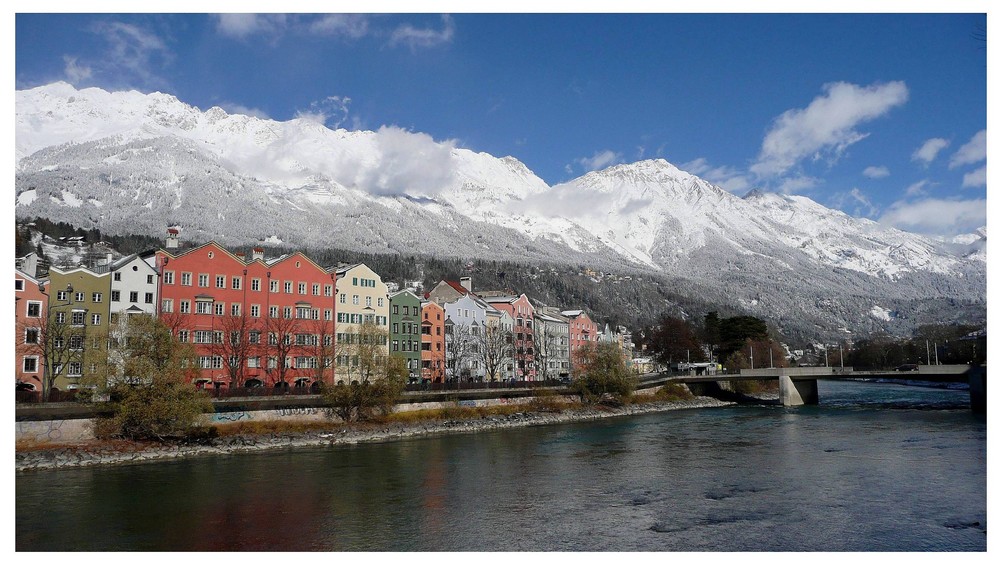 Blick auf die tief verschneite Innsbrucker Nordkette