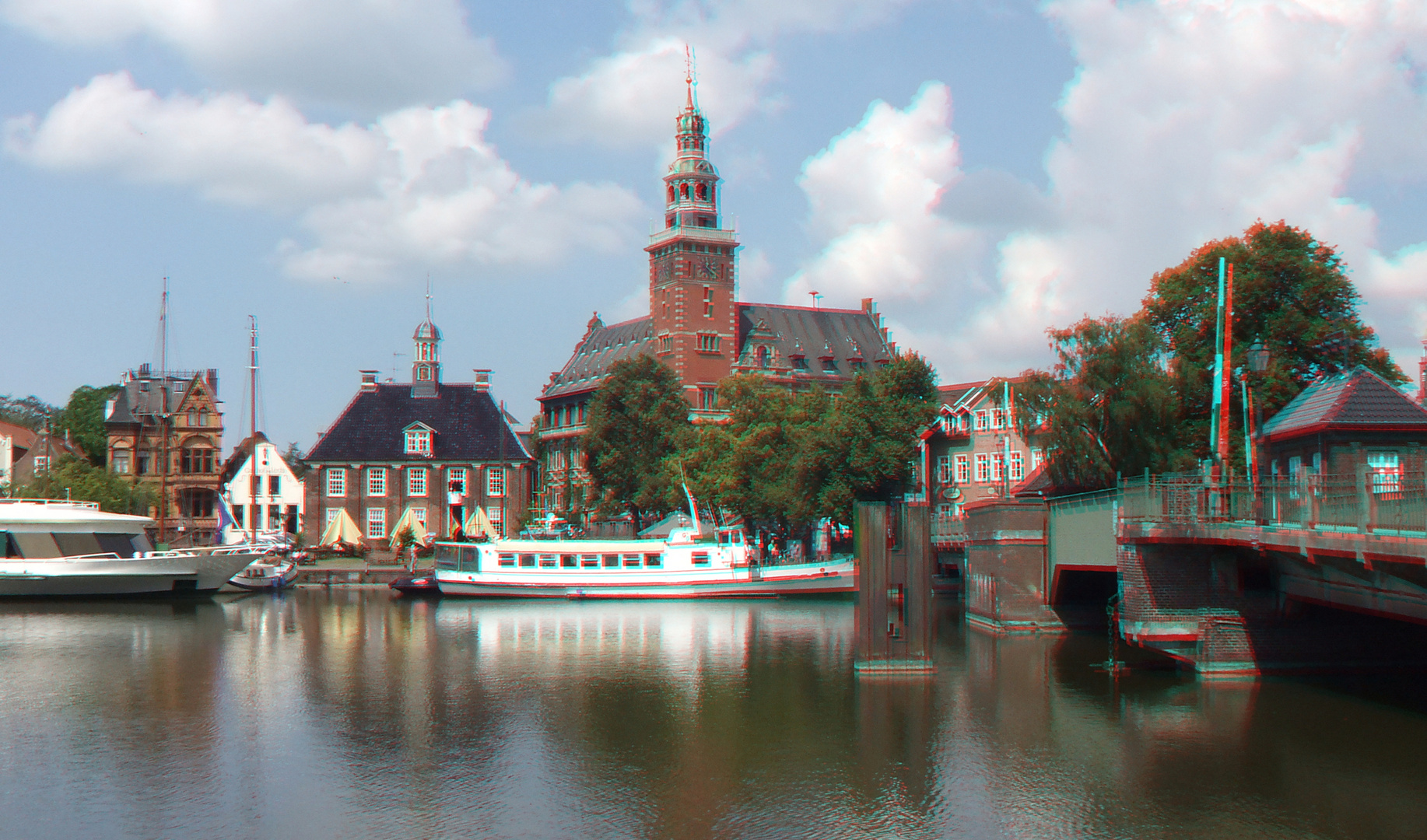 Blick auf die Waage, das Rathaus und den Historischen Hafen von Leer in 3D