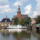 Blick auf die Waage, das Rathaus und den Historischen Hafen von Leer in 3D