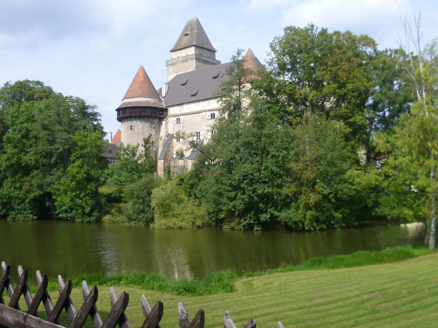 Blick auf die Wasserburg Heidenreichsstein