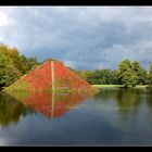 Blick auf die Wasserpyramide im Branitzer Park