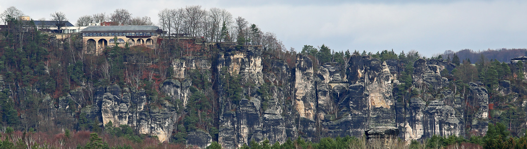 Blick auf die weltberühmte Bastei  und ein erneuter Appell  an die "FC-Oberen" den Nutzern ...