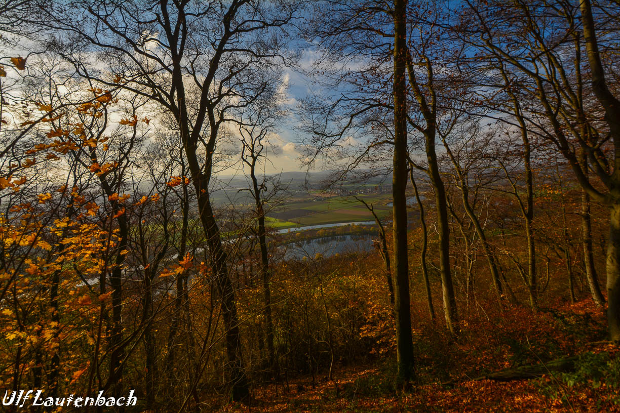 Blick auf die Weser im Herbst