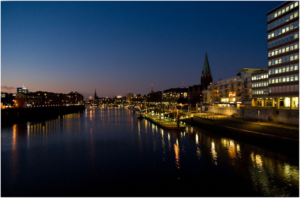 Blick auf die Weser von der Wilhelm-Kaisen-Brücke aus