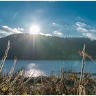 Blick auf die westliche Alterbucht am Hohenwarte-Stausee der sich spiegelnden Dezember Sonne