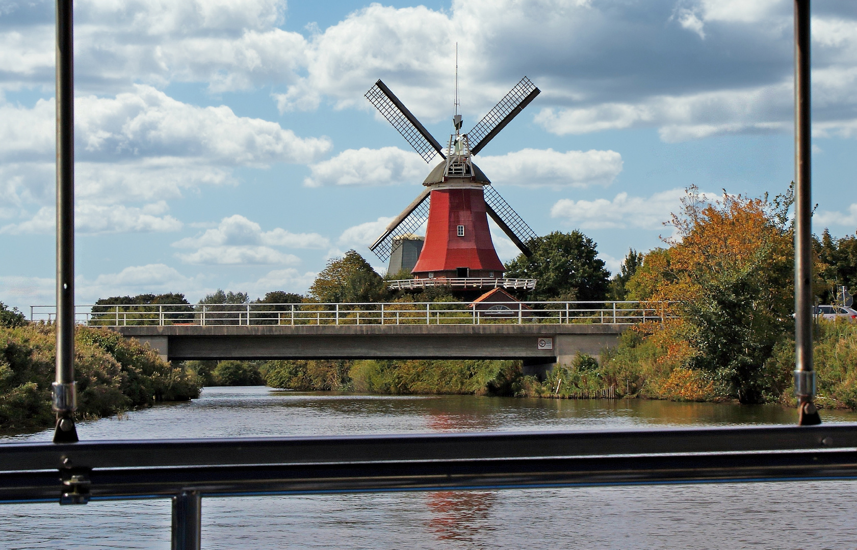 Blick auf die Zwillingsmühle in Greetsiel