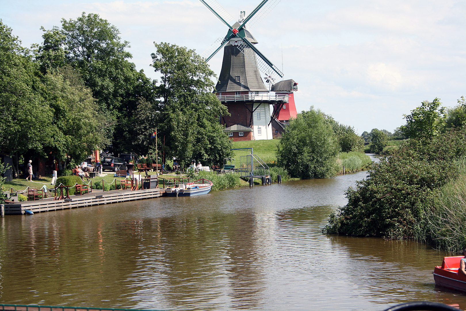 Blick auf die Zwillingsmühlen von Greetsiel