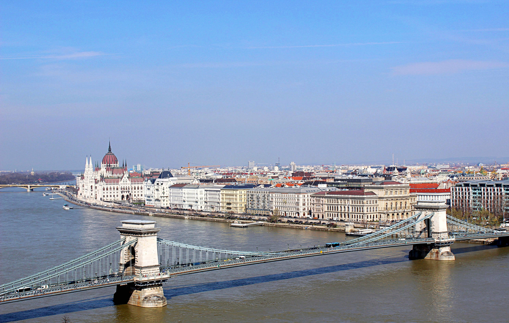 Blick auf Donau & Kettenbrücke ...