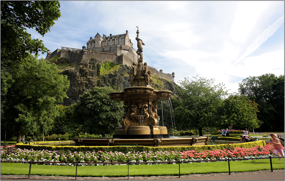 Blick auf Edinburgh Castle*