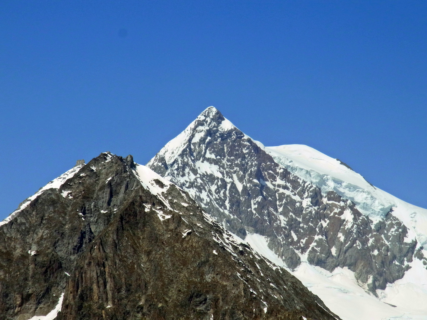 Blick auf einen Berggipfel von der Bergstation Bettmerhorn