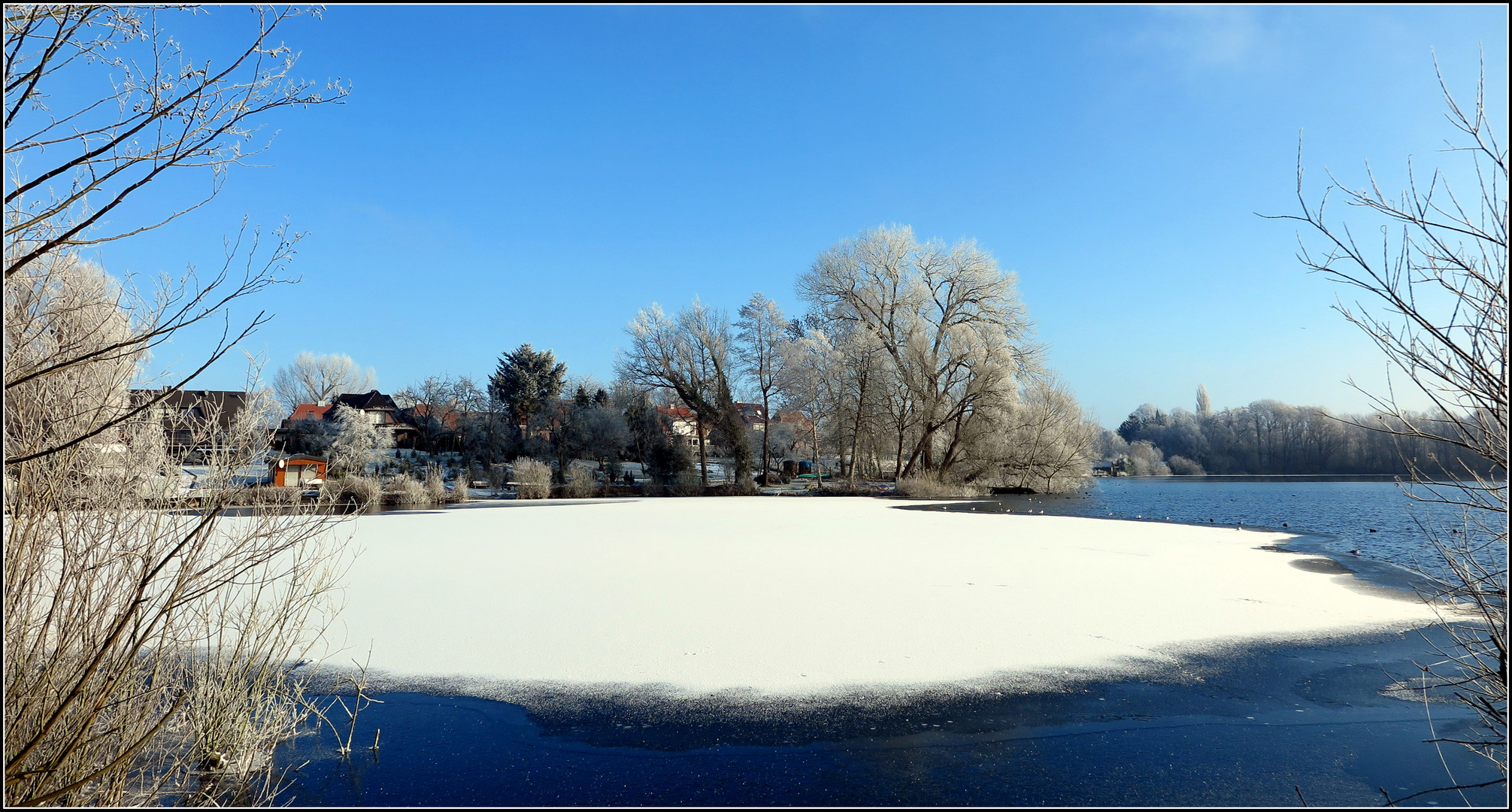 Blick auf einen der vielen Seen rund um Plön am 22. Januar 2016