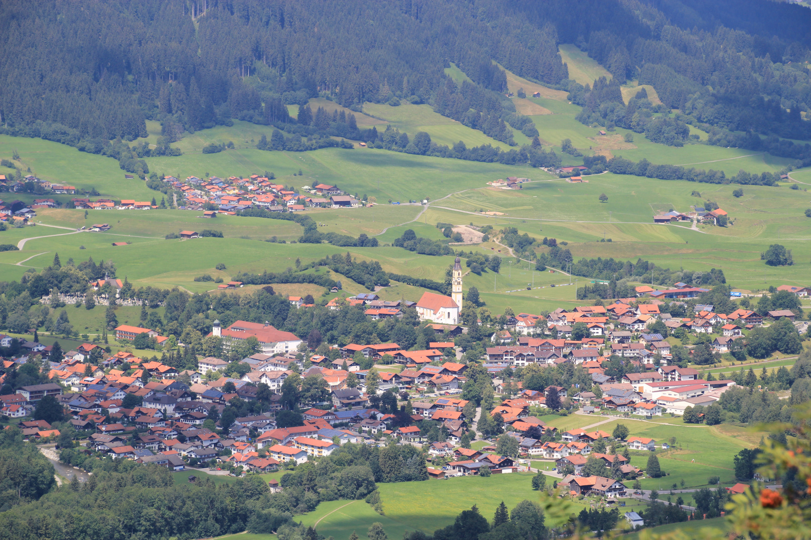 Blick auf einen Ort im Allgäu