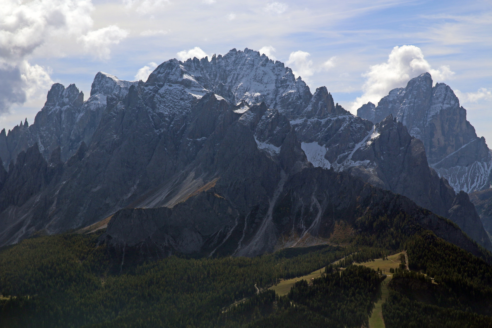 Blick auf einen Teil der Sextner Sonnenuhr