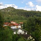 Blick auf einen Teil von Bodenmais mit dem Silberberg…