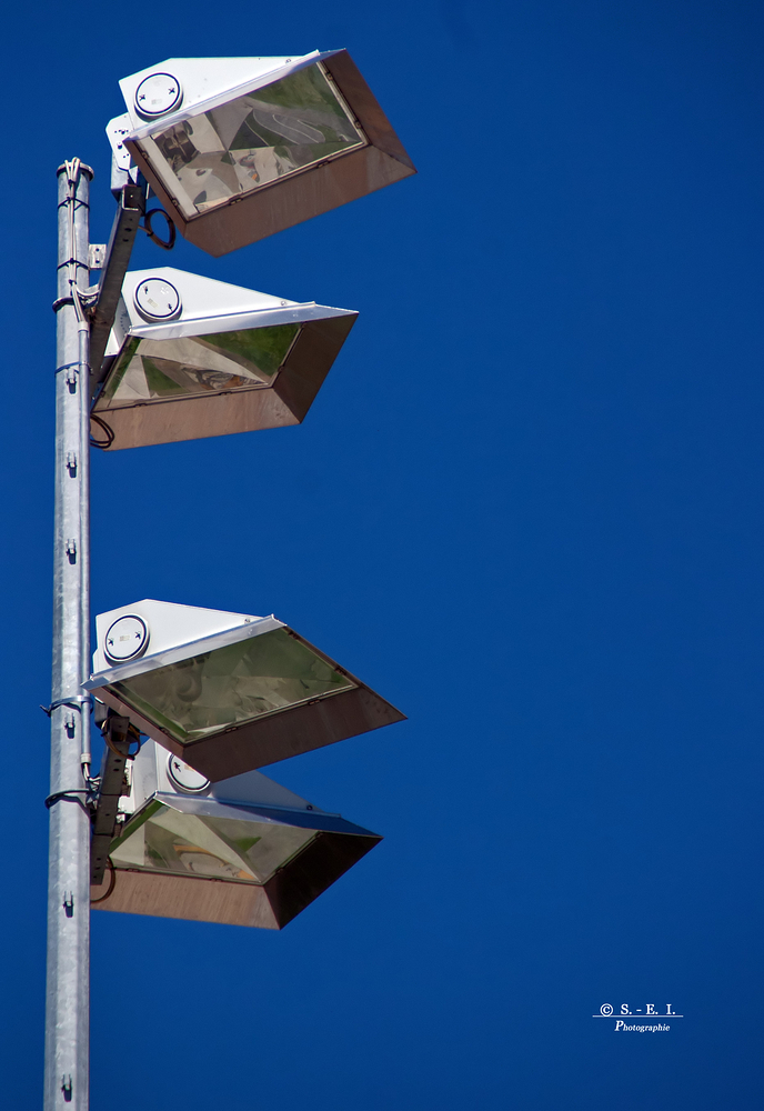 " Blick auf einer der vielen Laternenlampen am Firmengelände Liebherr "