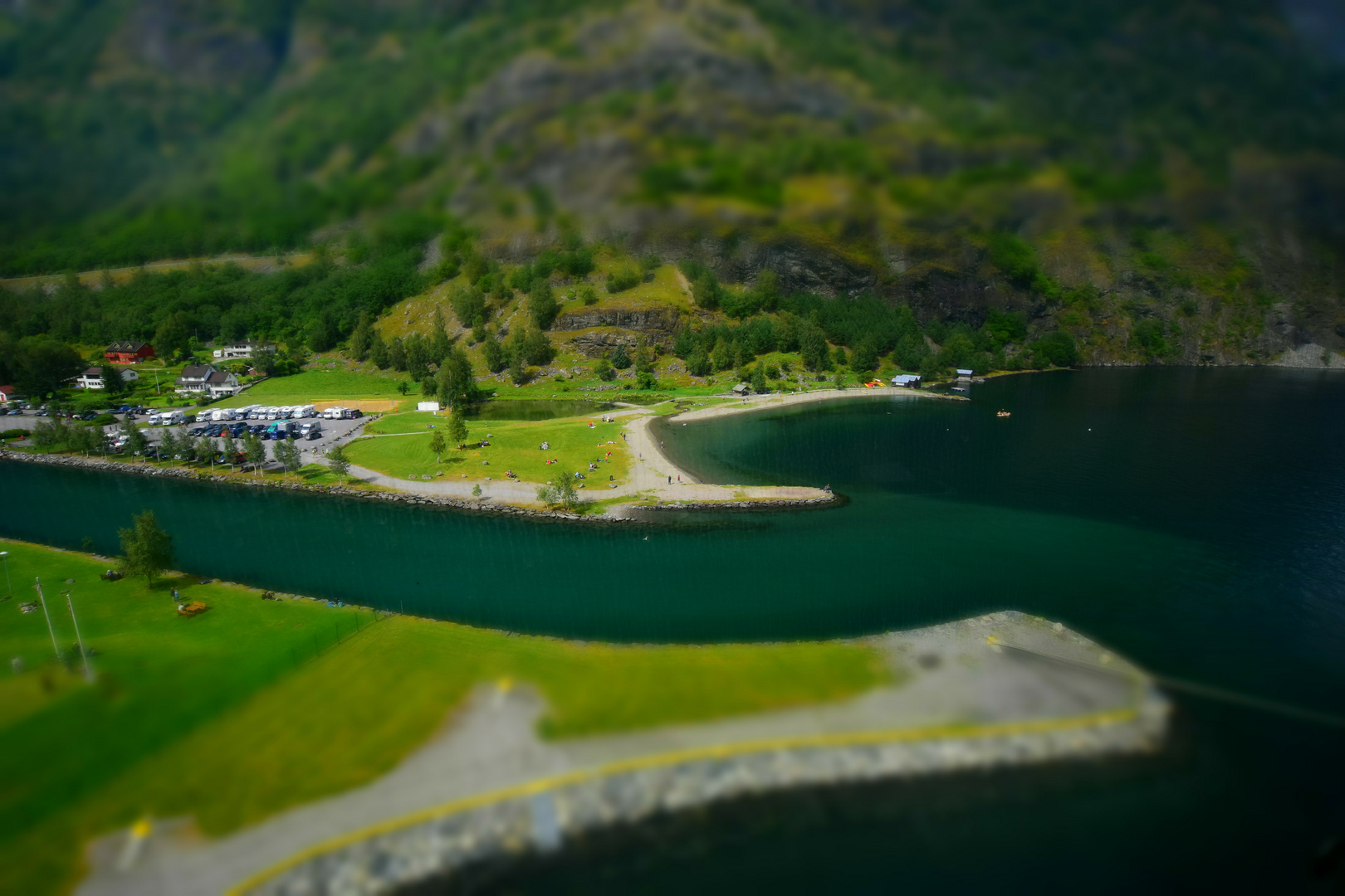 Blick auf FLAM in Norwegen, kein Foto von einer Modelleisenbahn...