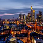 Blick auf Frankfurt am Abend