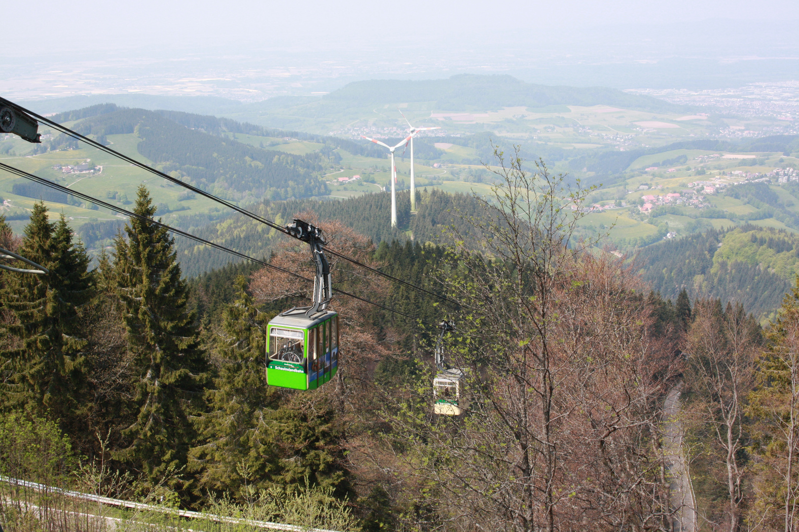 Blick auf Freiburg von der "Schau ins Land Bahn"