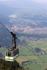 Blick auf Füssen mit Tegelbergbahn