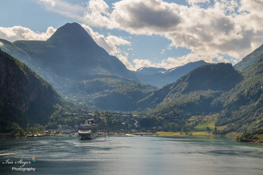 Blick auf Geiranger (Geirangerfjord/Norwegen)