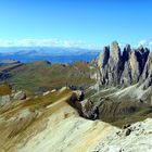 Blick auf Geislergruppe, Seceda und Raschötz in Südtirol 