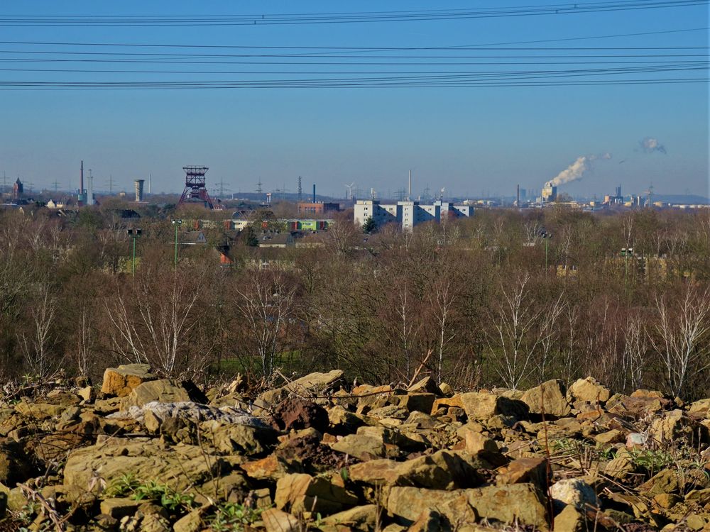 Blick auf Gelsenkirchen von der Halde Pluto in Herne