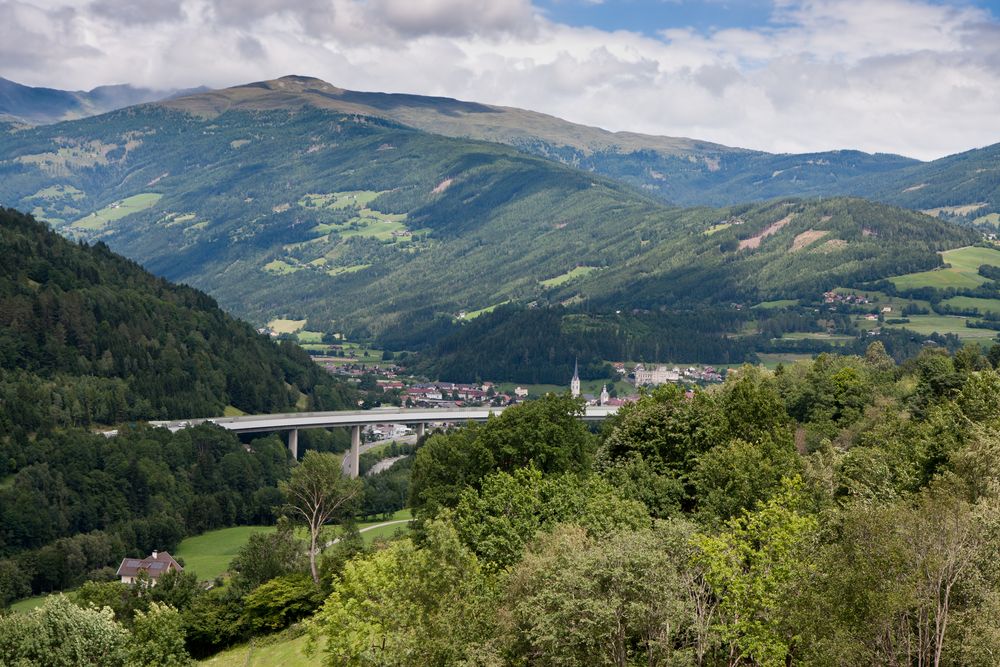 Blick auf Gmünd und Tauernautobahn