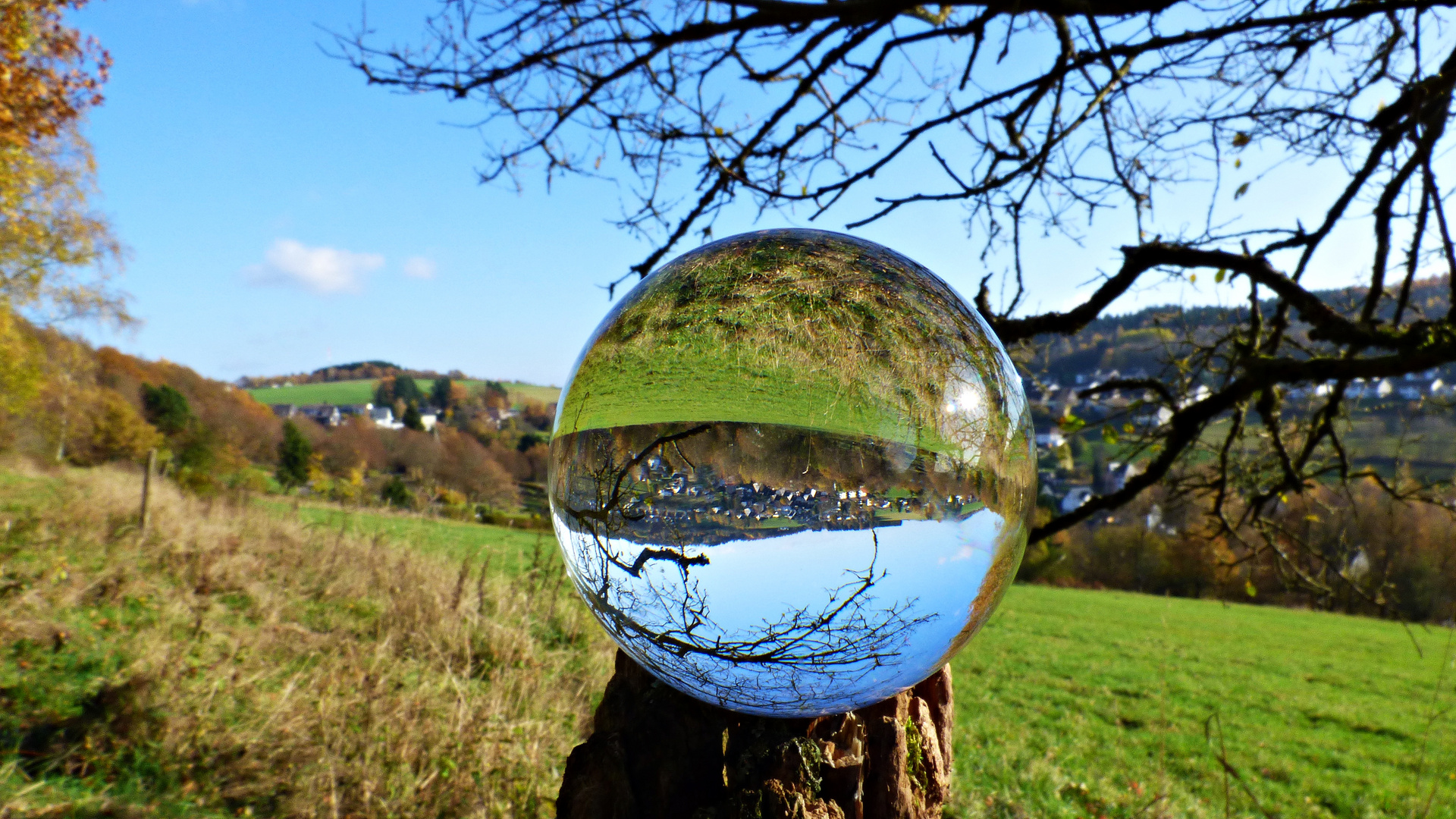 Blick auf Gosenbach durch die Kugel