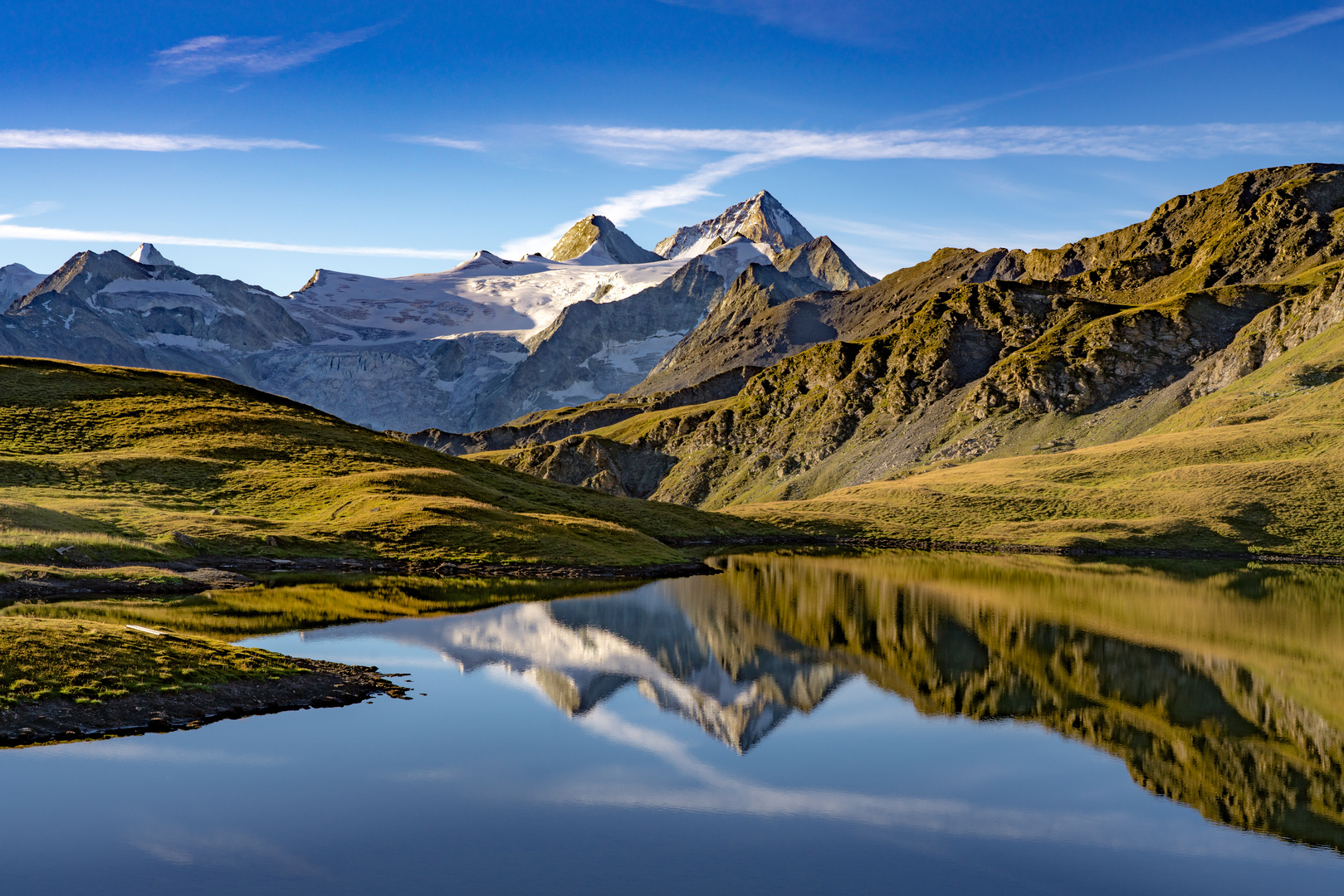 Blick auf Grand Cornier (3969 m) und Dent Blanche (4358 m)