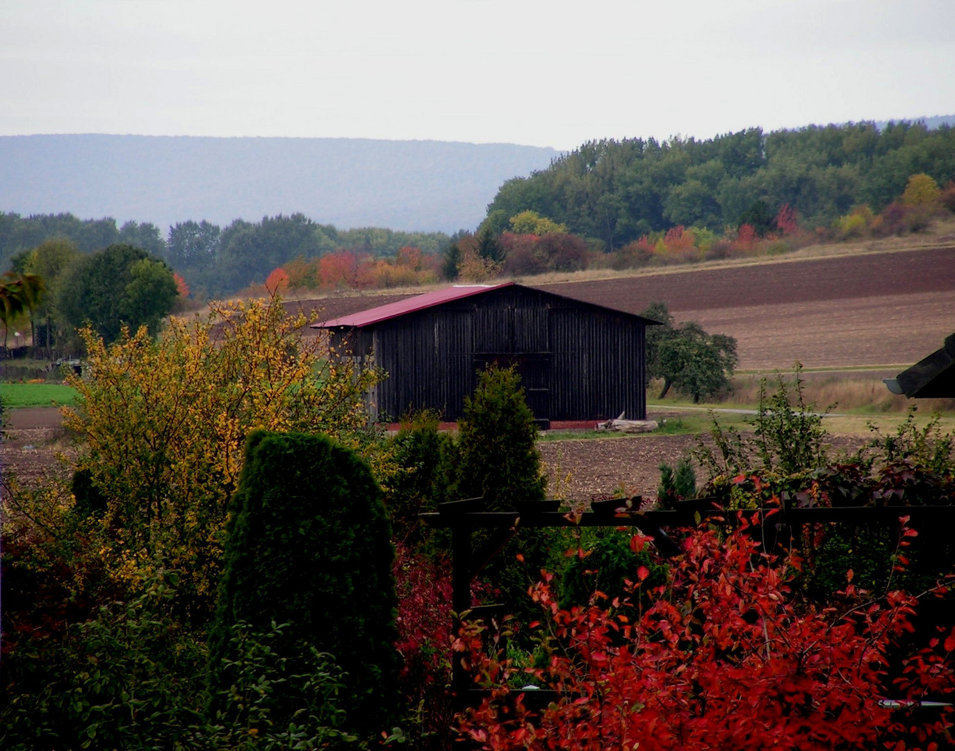 Blick auf Haarberg und Deister von Hallerburg aus