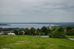 Blick auf Hittenkirchen und Chiemsee