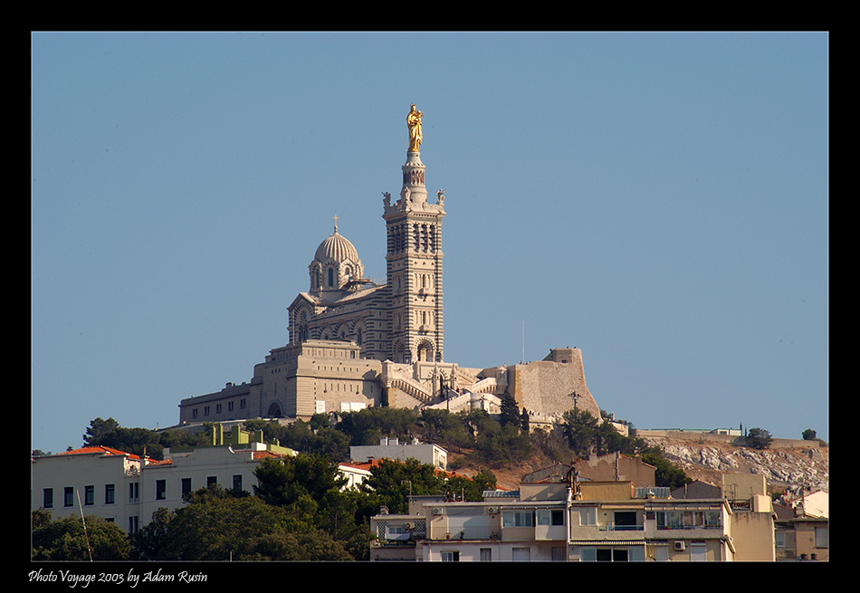 Blick auf  Kirche Notre Dame  de la Garde