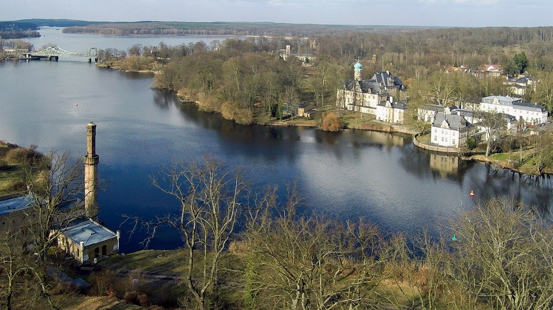 Blick auf Klein Glienicke mit......