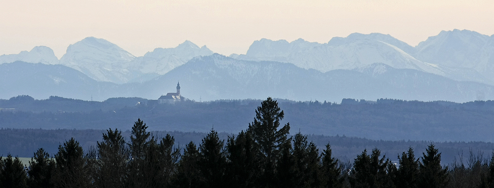 Blick auf Kloster Andechs...