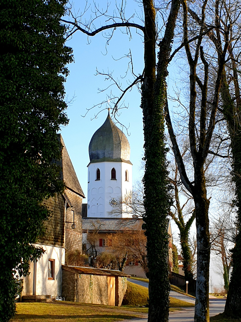 Blick auf Klosterkirche Frauenwörth