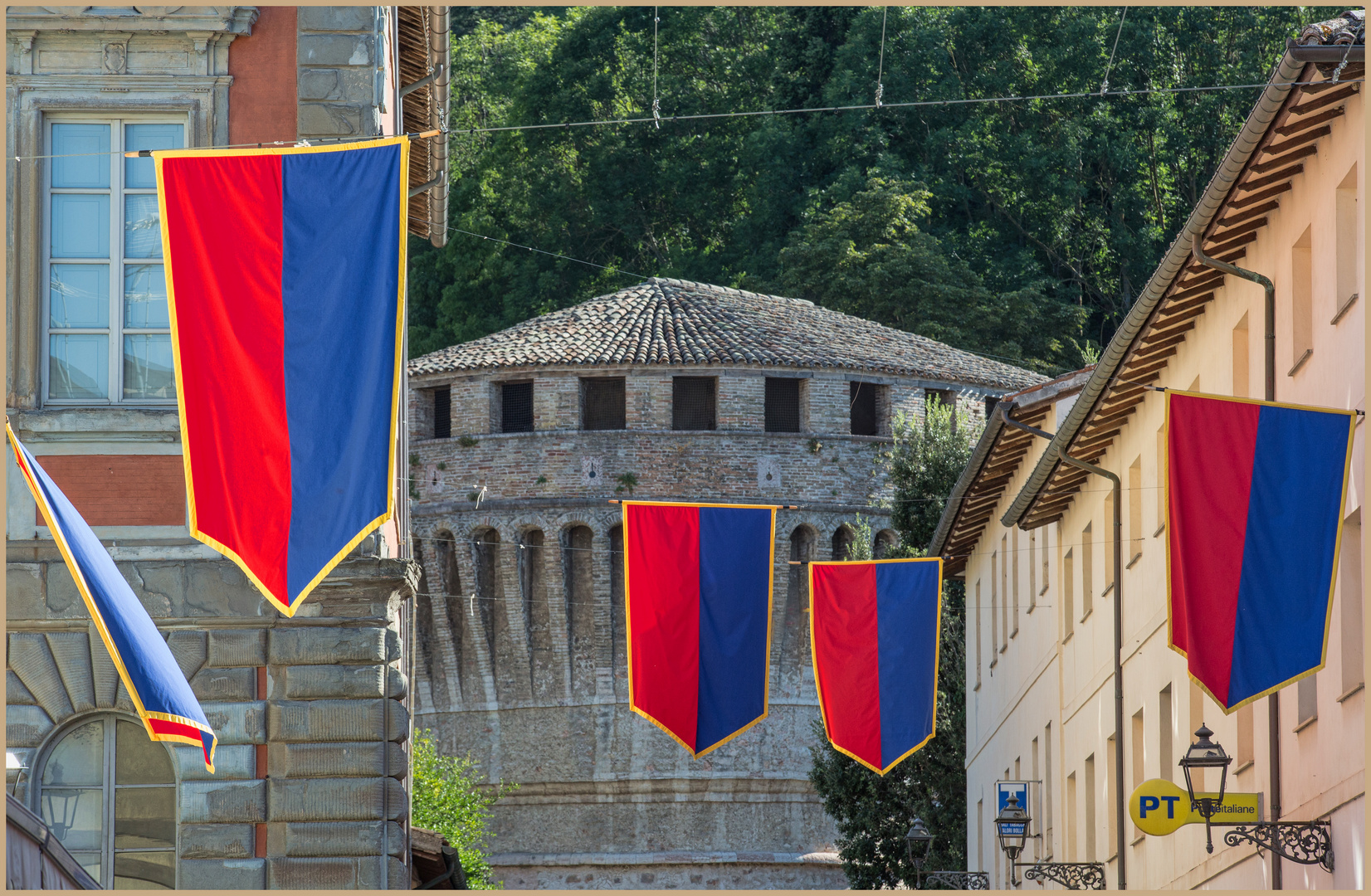 Blick auf 'La Rocca Torrione' in Cagli