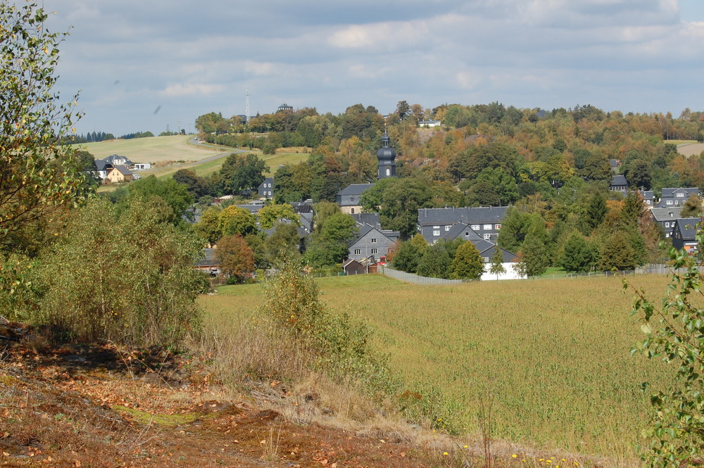 Blick auf Lehesten von einer Schieferhalde