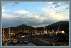 Blick auf les Albères vom Port Argelès