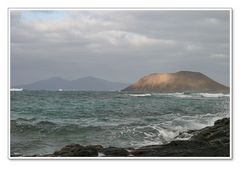 Blick auf Lobos und Lanzarote