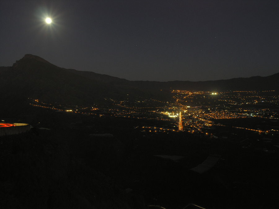 Blick auf Los Llanos bei Vollmond