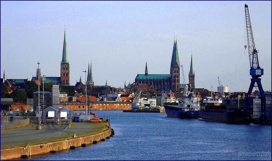 Blick auf Lübeck von der Warburgbrücke