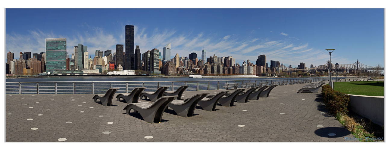 Blick auf Manhatten von Long Island City, New York