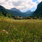 Blick auf Mazzin im Fassatal