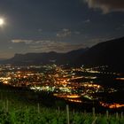 Blick auf Meran in der Dämmerung