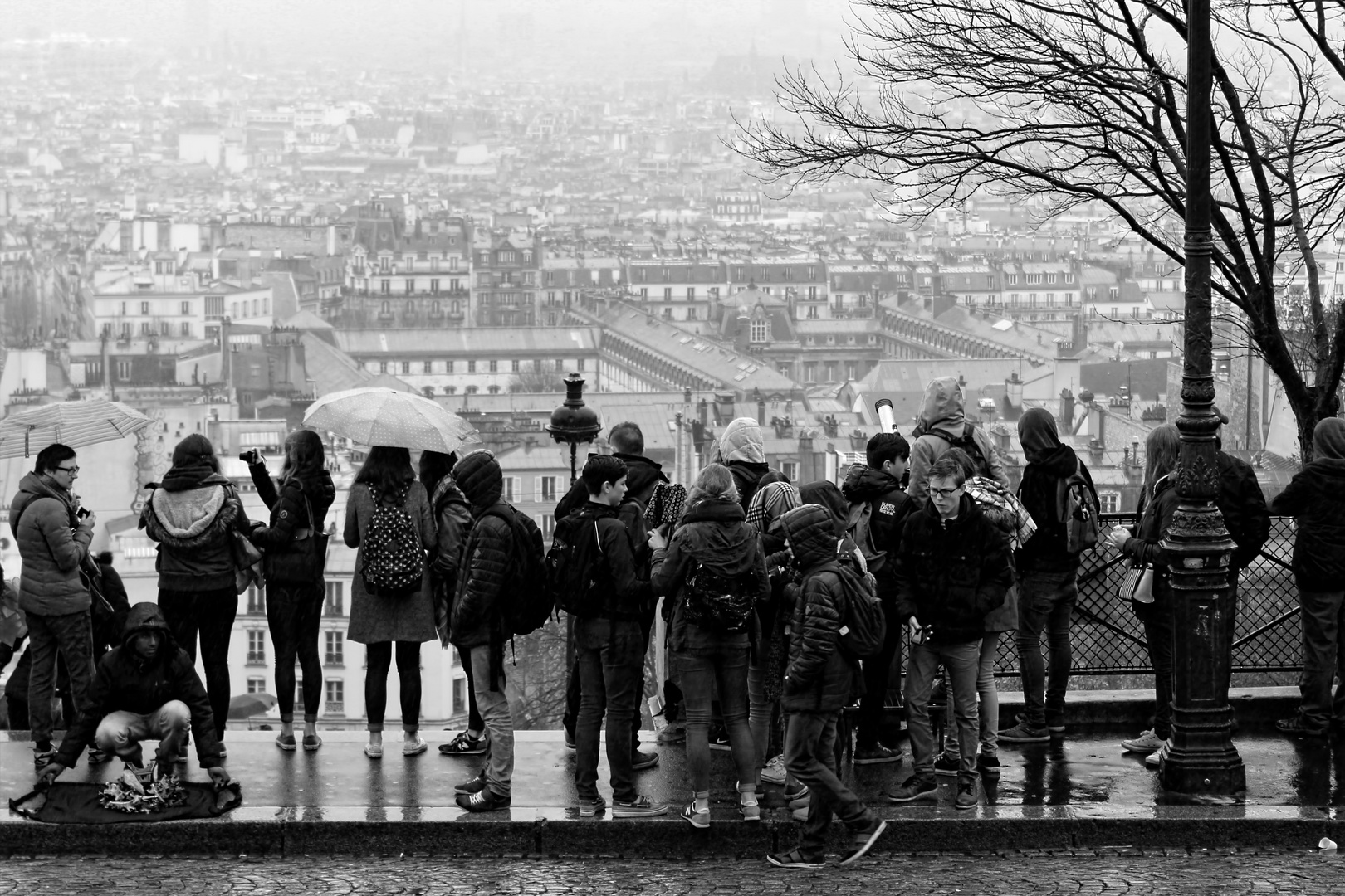 Blick auf Montmartre im Regen