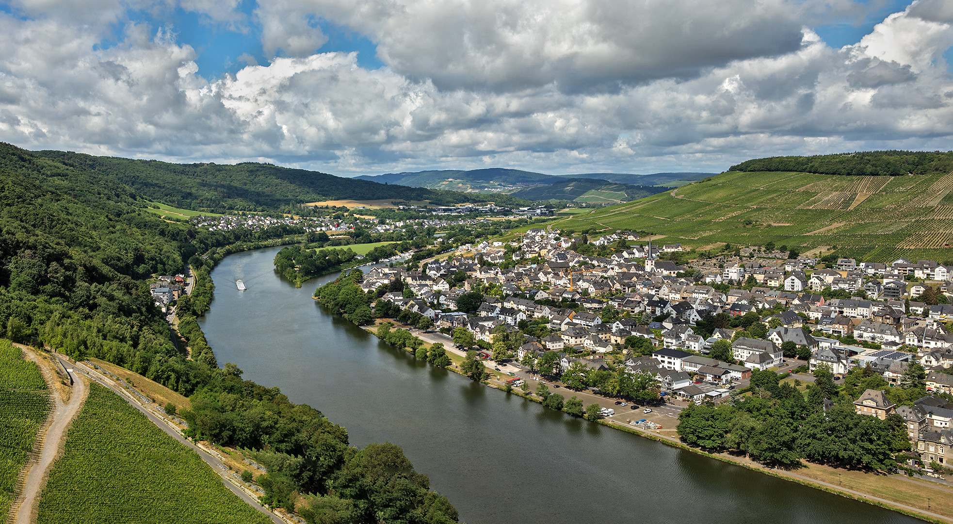 Blick auf Mosel und Kues 003 