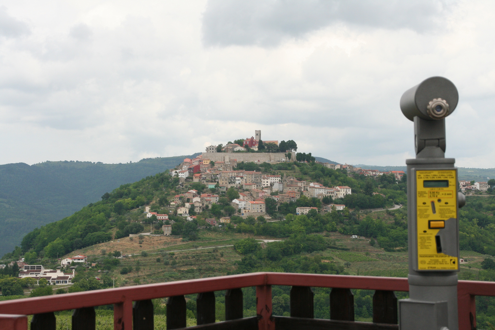 Blick auf Motovun in Kroatien