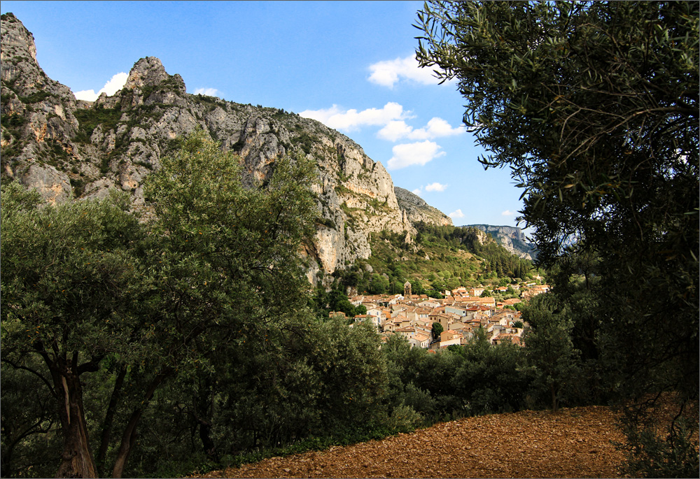 Blick auf Moustiers Saint Marie